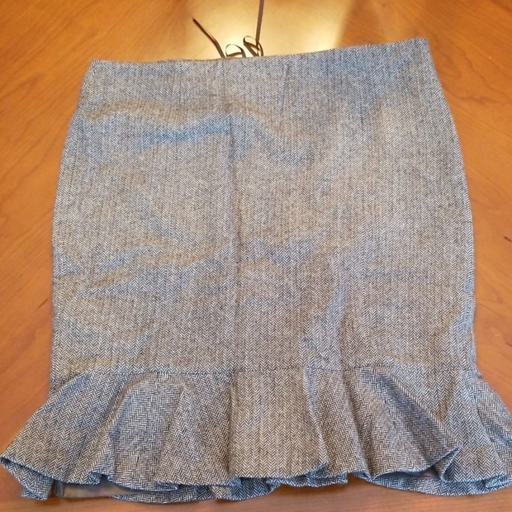 Arden B ruffle hem skirt